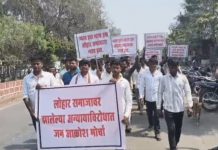 लोहार समाजाचा पंढरपूर उपविभागीय पोलीस कार्यालयावर आक्रोश मोर्चा, डी.वाय.एस.पी. प्रशांत ढगळे यांचे चौकशी करून कठोर कारवाईचे आश्वासन