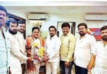 अनिल सावंत यांचा पुढाकार, नाराज नगरसेवक आणि भगीरथ भालके यांच्यात समेट घडवून आणण्यासाठी अनिल सावंत यांचा पुढाकार, अनिल सावंत यांचे सोबत नाराज नगरसेवक आ. तानाजी सावंत यांच्या भेटीला