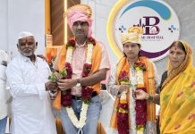 बेलदार हॉस्पिटलमध्ये सर्पदंश झालेल्या रुग्णाला नवजीवन; डॉ. सचिन बेलदार आणि डॉ. अपेक्षा बेलदार यांचा रुग्णाच्या कुटुंबीयांनी सत्कार करीत मानले आभार