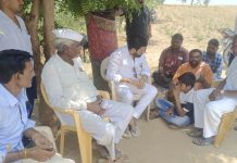 खडकी येथील घोडके कुटुंबीयांना भैरवनाथ शुगरचे चेअरमन अनिल सावंत यांचा आधार, आर्थिक मदत करत दिला आधार